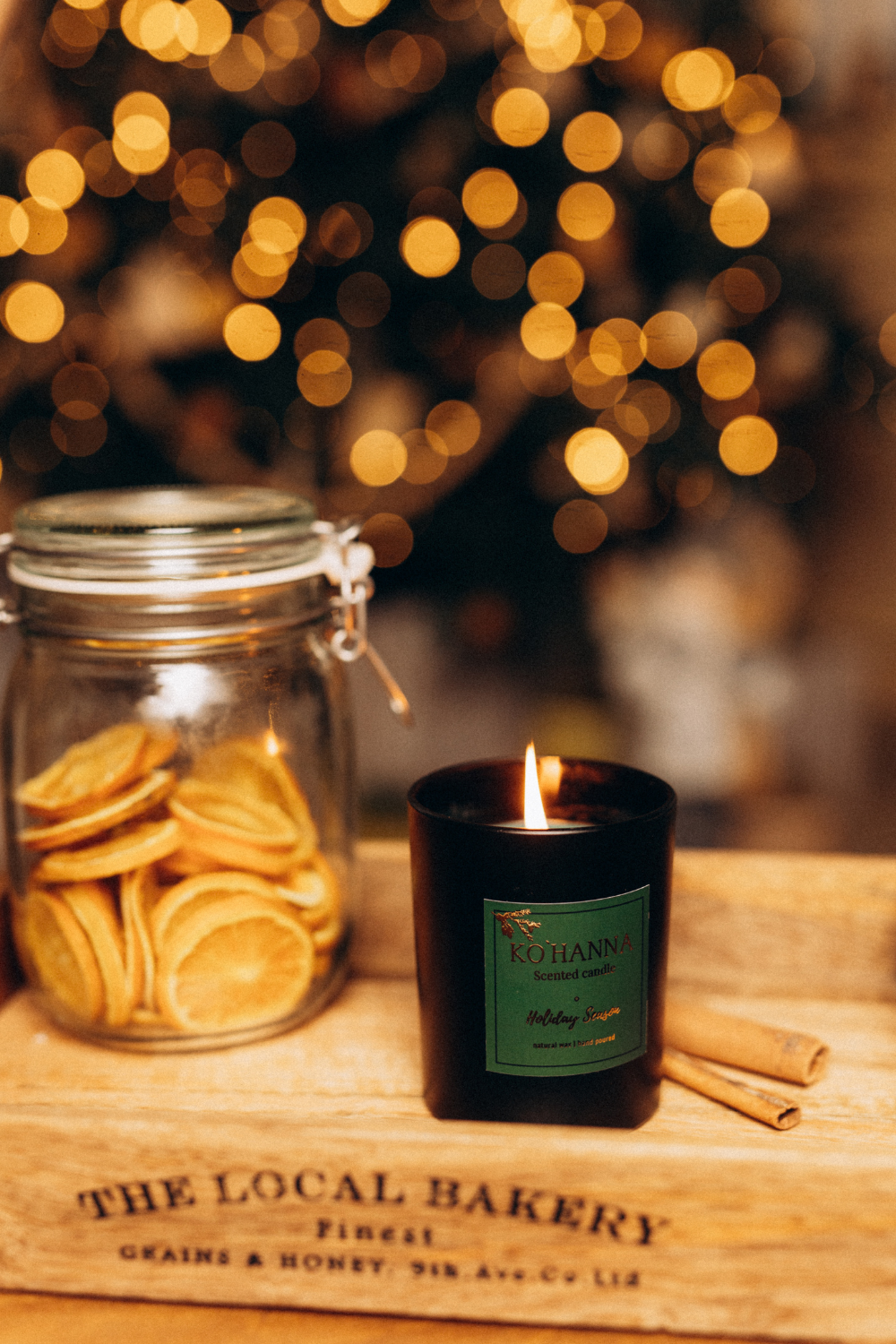 Handmade scented candle, black frosted glass, Holiday Season 250 ml (KO&