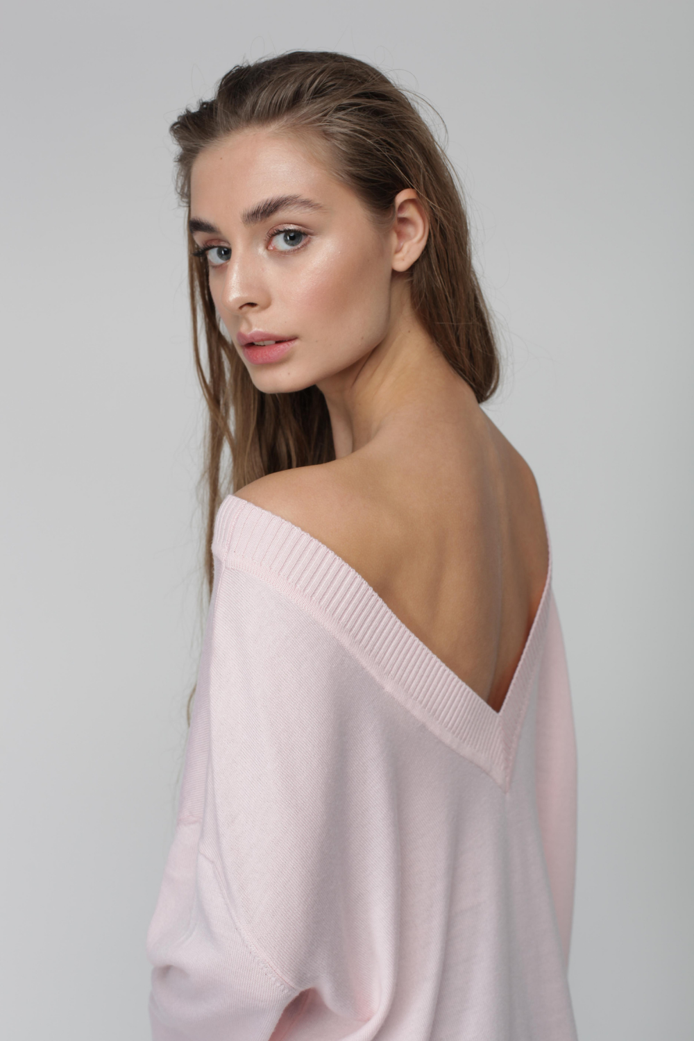 Volumetric sweater with V-neck (Miss Secret) PU-021-pink