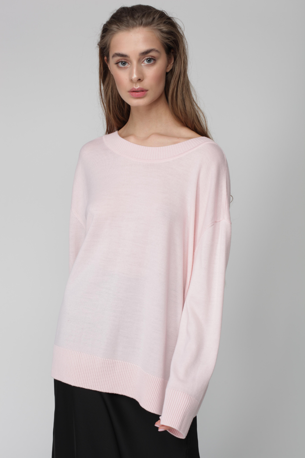 Volumetric sweater with V-neck (Miss Secret) PU-021-pink