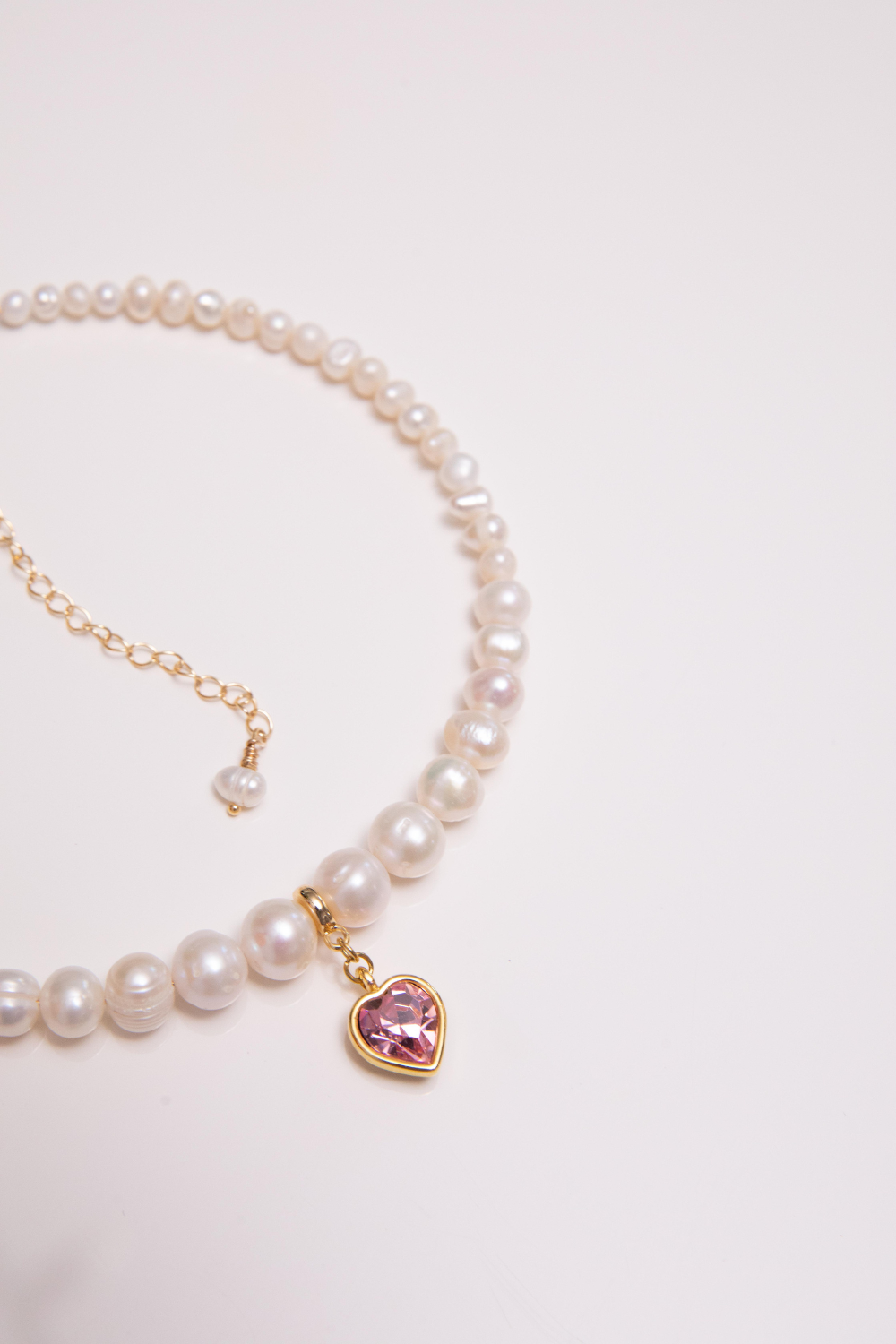 Pearl choker with pink heart, gold color (Grains de Verre), CHH7