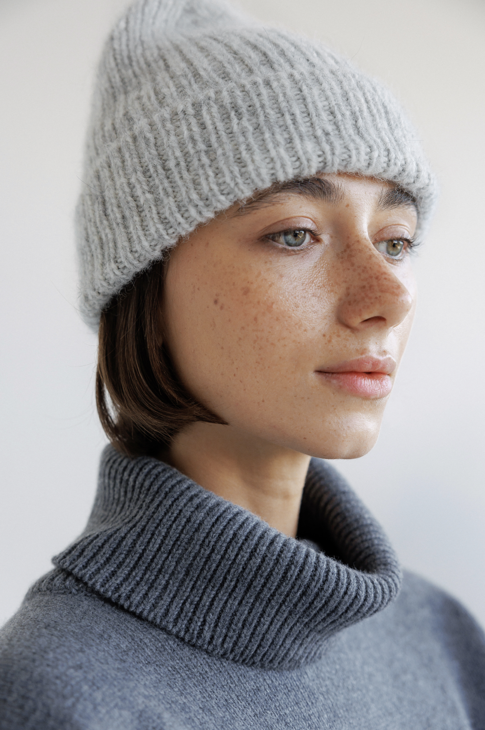 Hat, gray, knitted, (Lady Di)