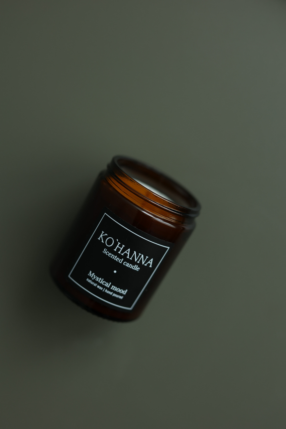 Hnědé sklo, ručně vyráběná vonná svíčka, Mistical mood, 180 ml. (KO&