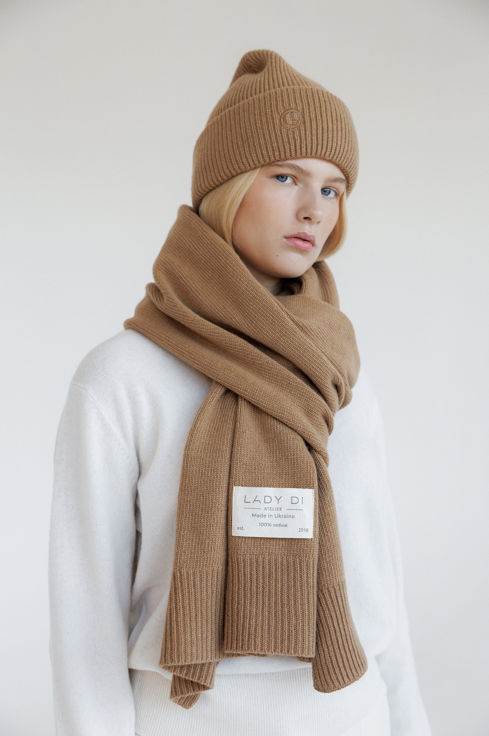 Sada camel (čepice a šála), (Lady Di)