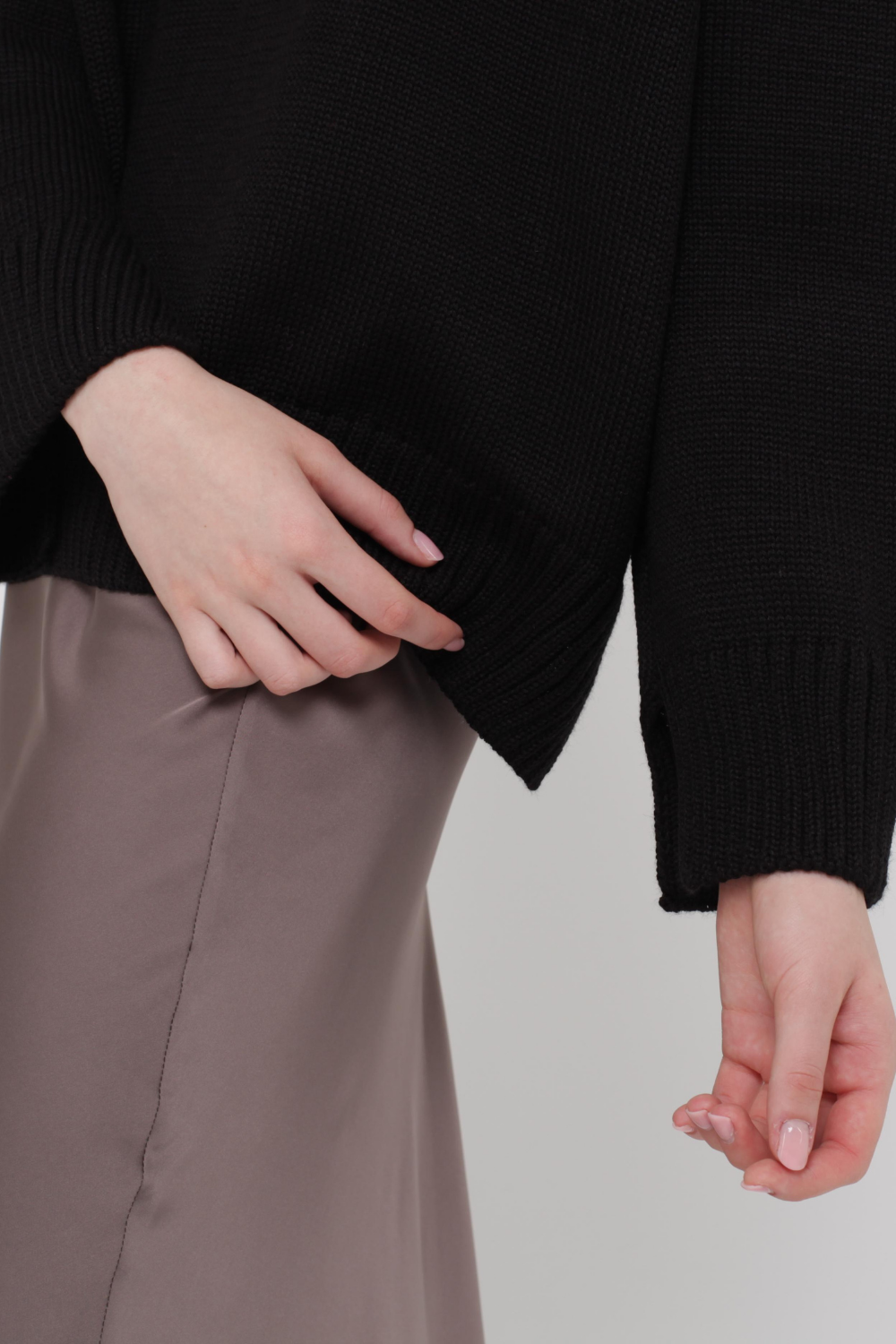 Wool sweater with neckline (Miss Secret) PU-015-black