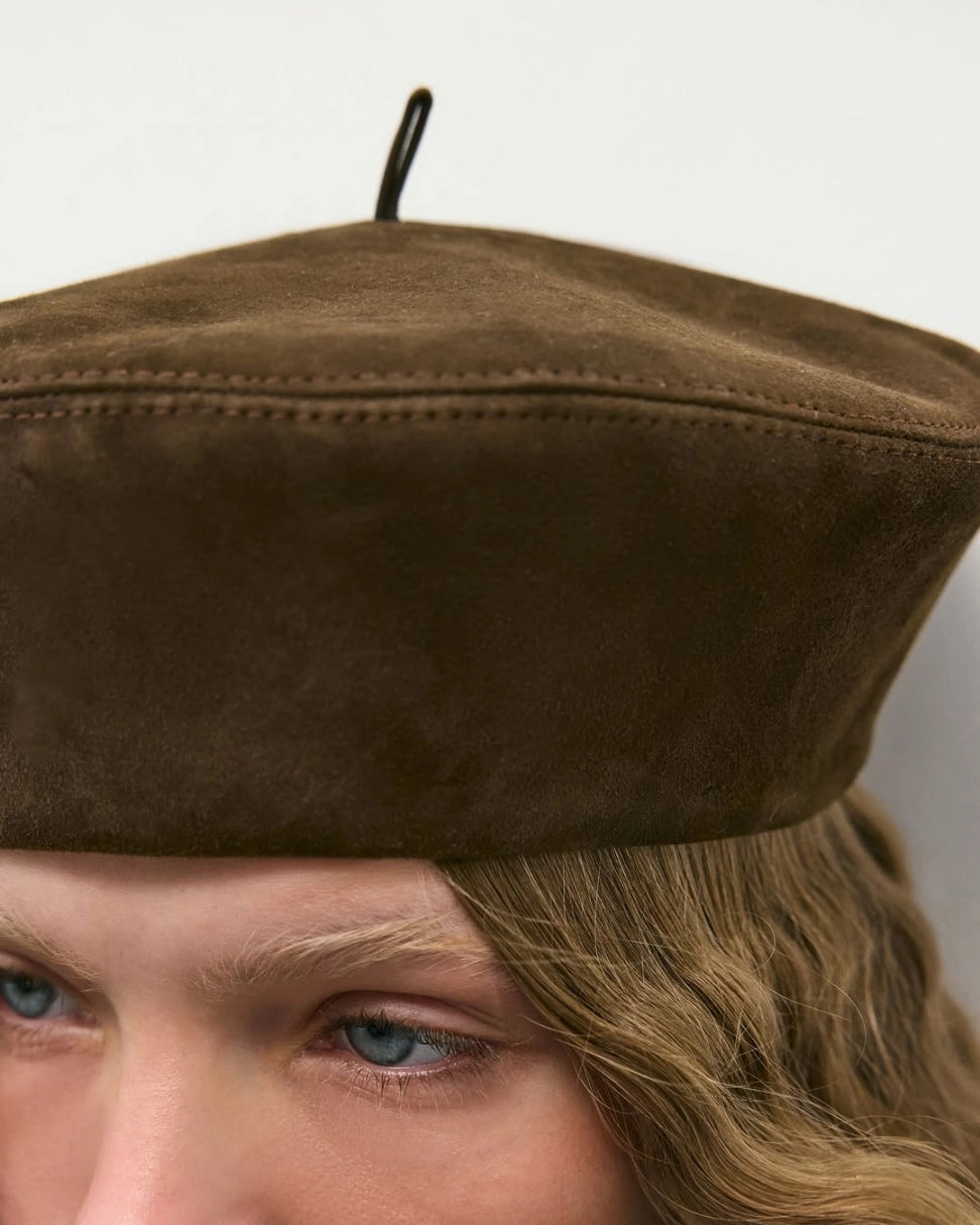 Шоколадний замшевий берет (Hoops)