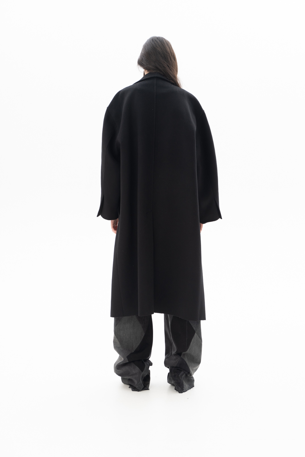 Oversized vlněný kabát s viditelnou podšívkou a rozparky na rukávech (GUDU) CT005AW22-23