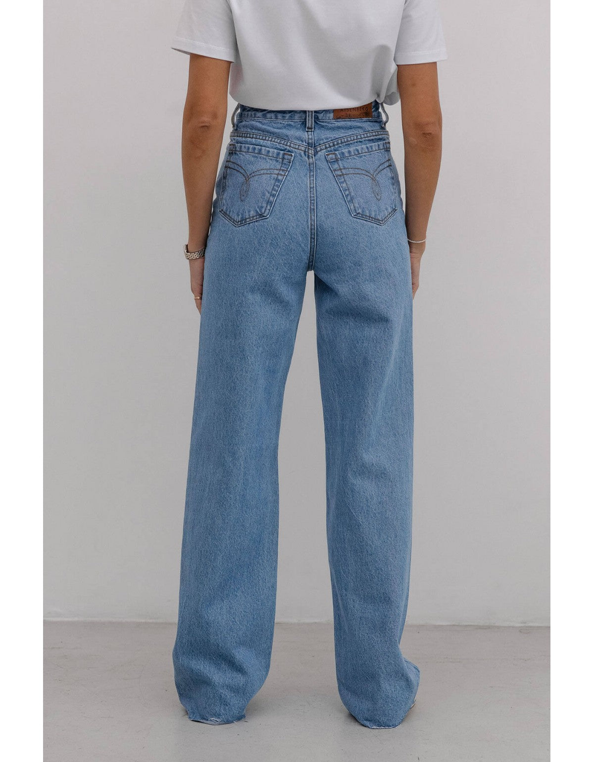 Lola Blue Jeans (One Leg Split) (Aisenberg) D153LoLB