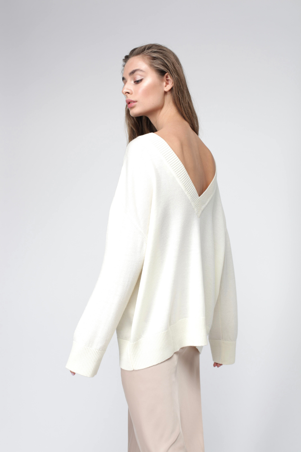 V-neck volumetric sweater (Miss Secret) PU-021