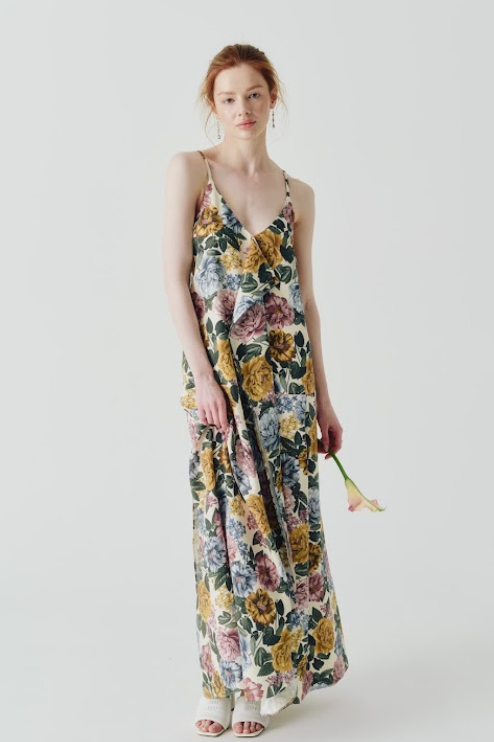 Dlouhé šaty s květinovým vzorem, (Ambitna)