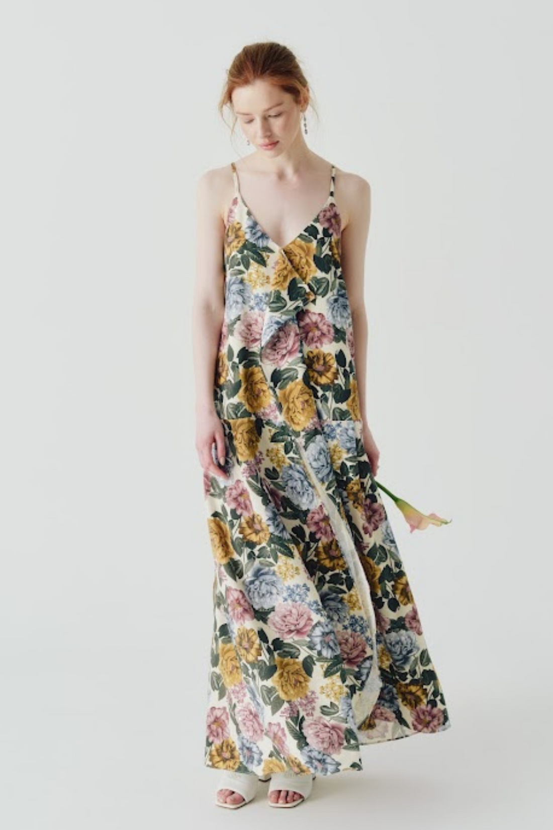 Long dress with floral pattern, (Ambitna)