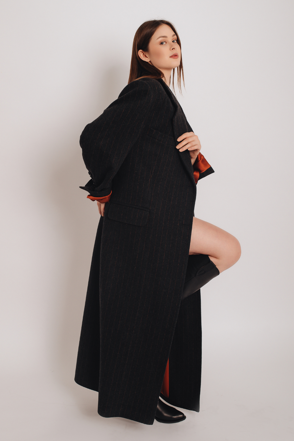 Жіноче пальто темно-сірого кольору класичний крій довгий рукав з манжетами (BAKAEVA) B-21