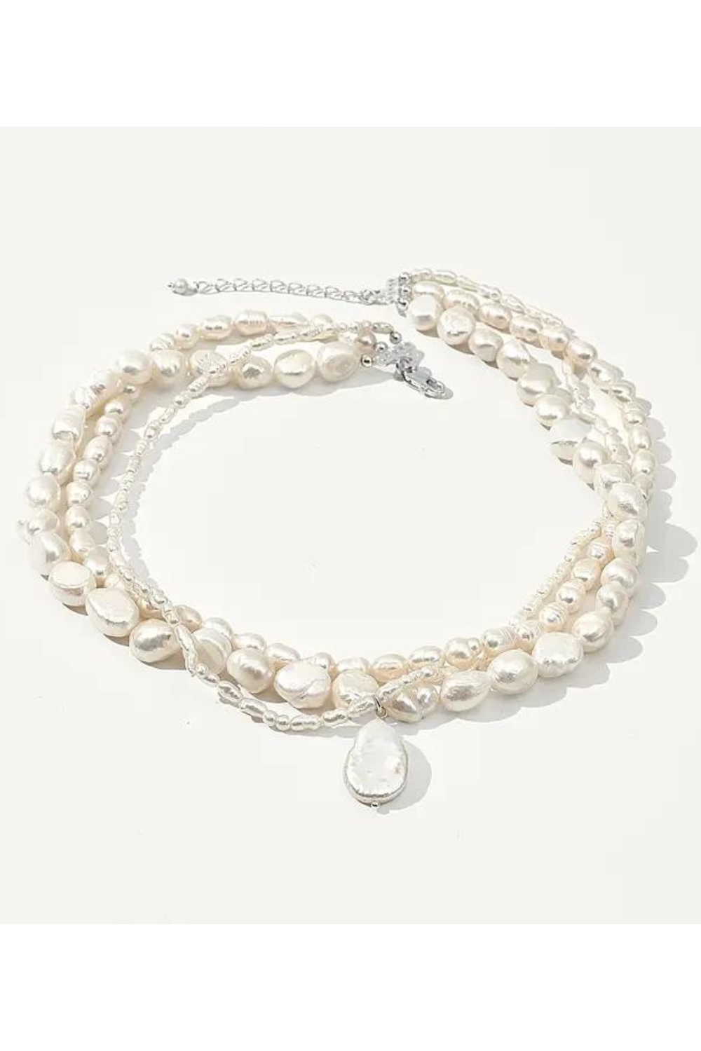 Layered necklace of three types of Eleganza pearls (SilveAmo), K004