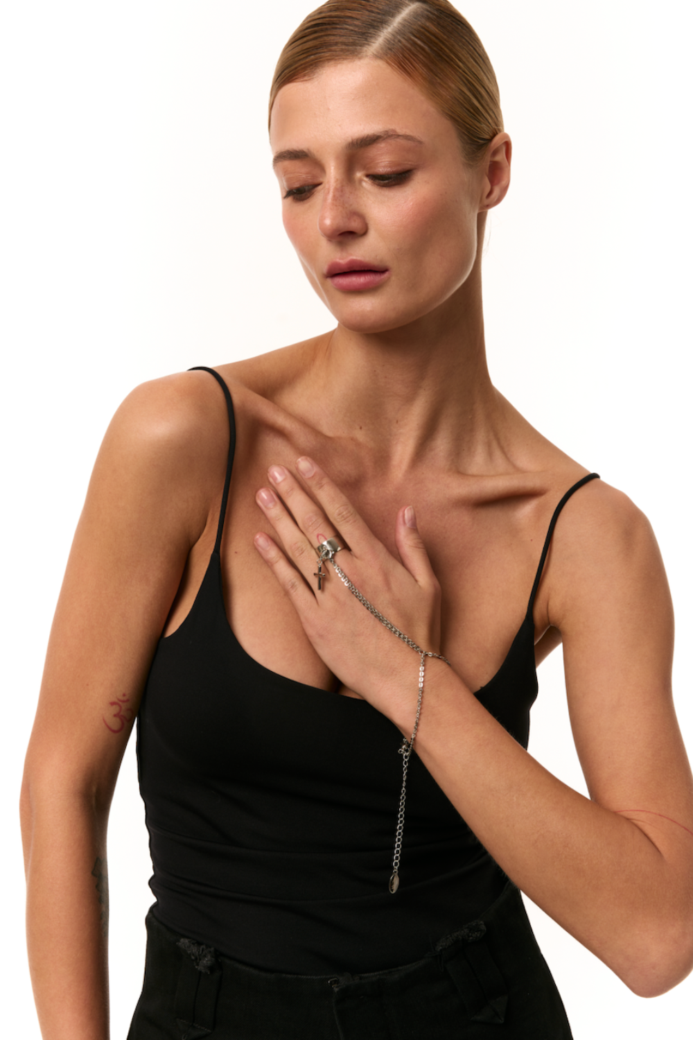 Prsten s řetízkem a přívěskem kříže zlatý (GrainsDeVerre) RCC2