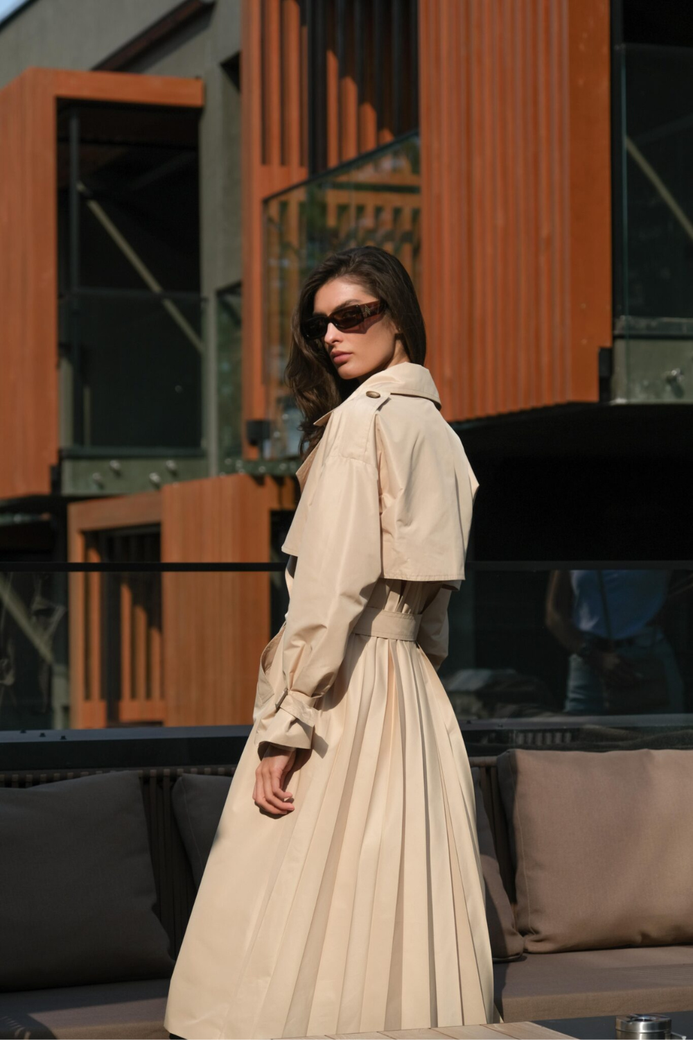 Trenchcoat with pleated back beige (Mon Cheri)