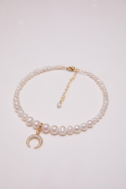 Pearl and Moon Necklace (Grains de Verre) CHMP2