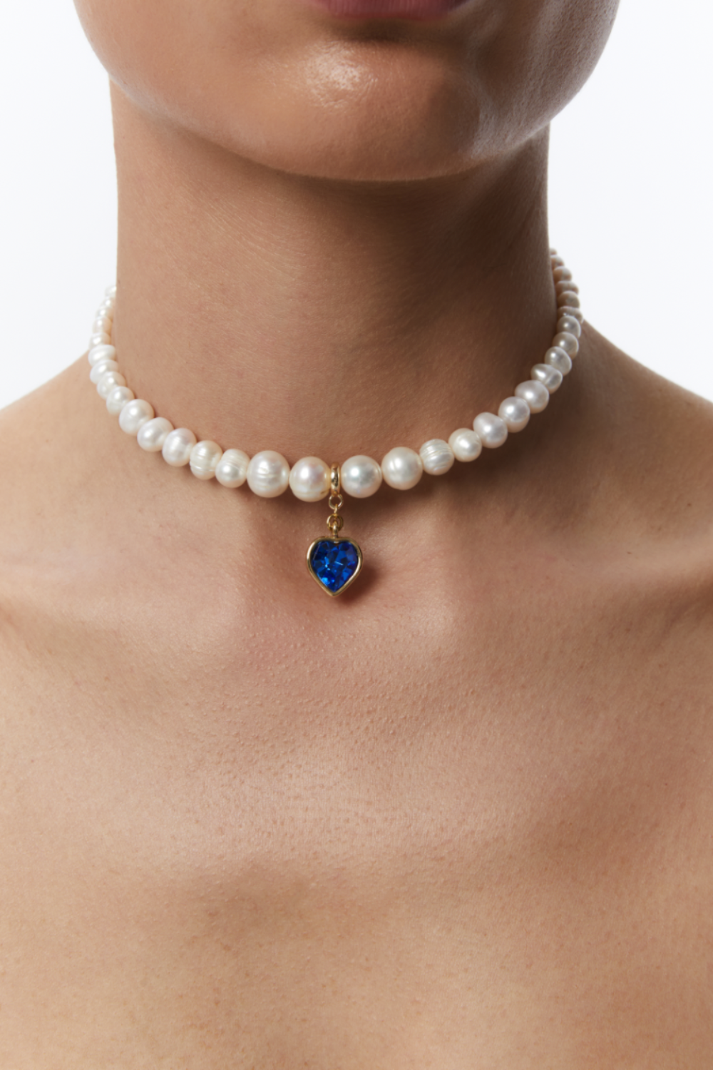 PEARLS CHOKER WITH DARK BLUE HEART (Grains de Verre) CHH6