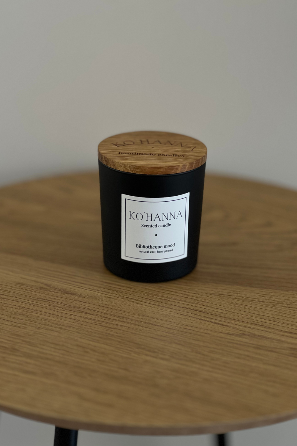 Black frosted glass, handmade scented candle, Mood of the library (Bibliotheque), 250 ml. (KO&