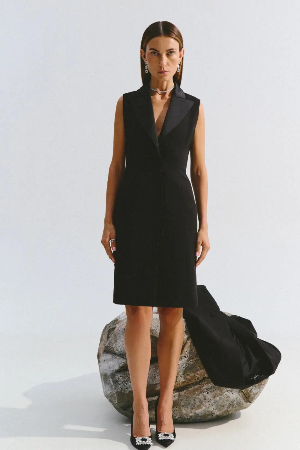 Classic dress with satin collar, black color (Vivons)