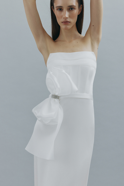 Šaty midi  z organzy s lukem (Total White) G2409