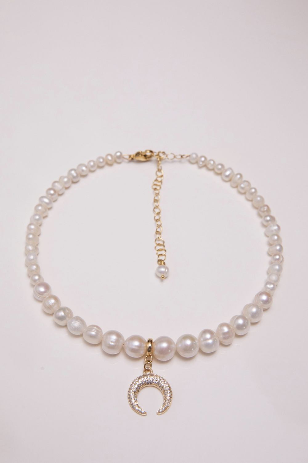 Pearl and Moon Necklace (Grains de Verre) CHMP2