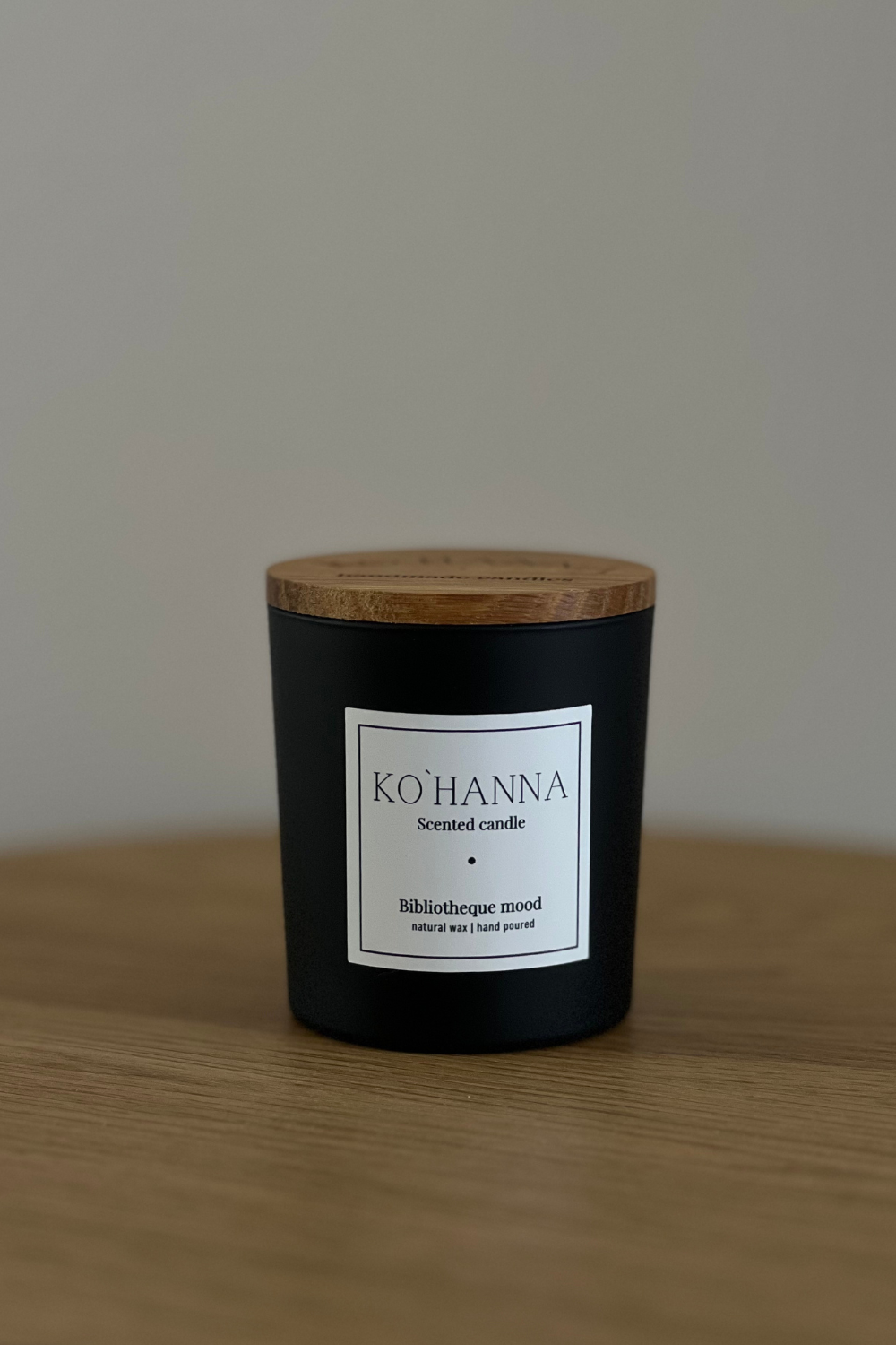 Black frosted glass, handmade scented candle, Mood of the library (Bibliotheque), 250 ml. (KO&