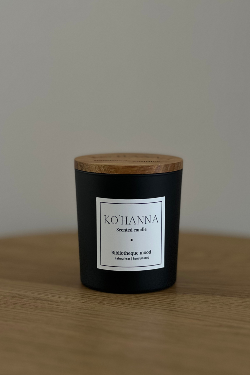 Handmade scented candle, black matte glass, Library Mood (Bibliotheque) 250 ml (KO&