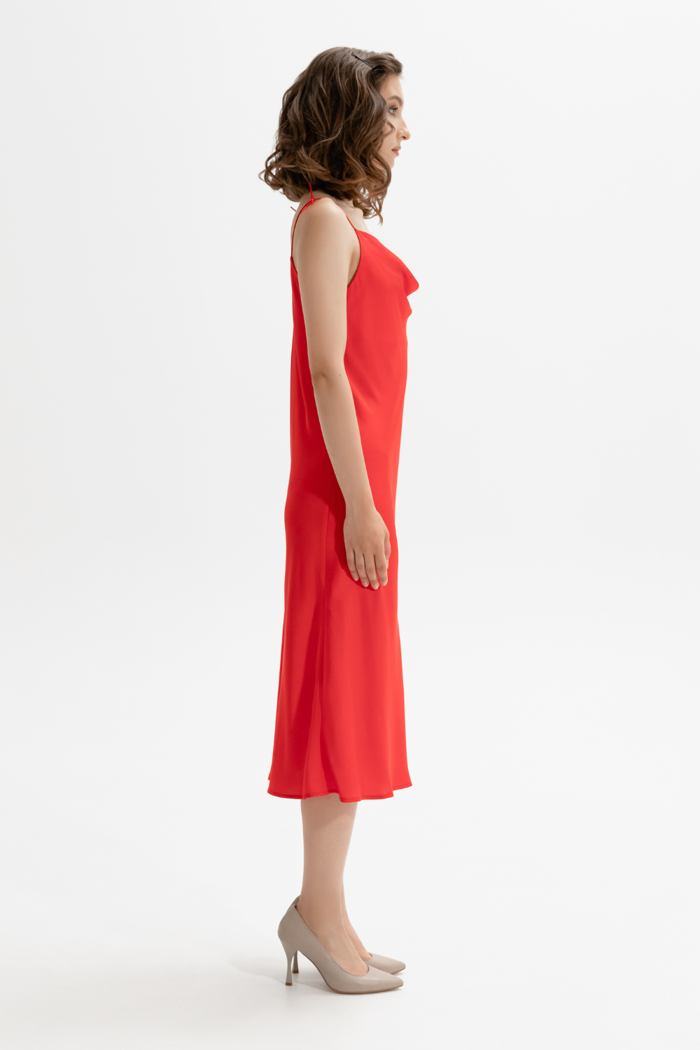 Červené hedvábné šaty s drážkou v oblasti dekoltu (M) (Mint) 821