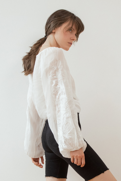 Блузка за традиційними мотивами сорочки з дизайнерською вишивкою Гранатова лоза (біле по білому) (Гаптування) G_0022