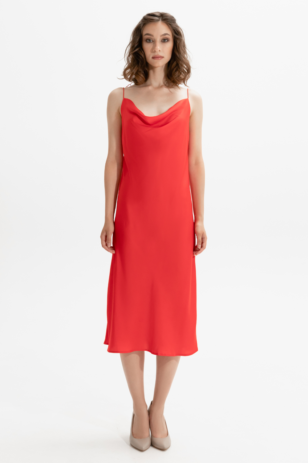 Červené hedvábné šaty s drážkou v oblasti dekoltu (M) (Mint) 821