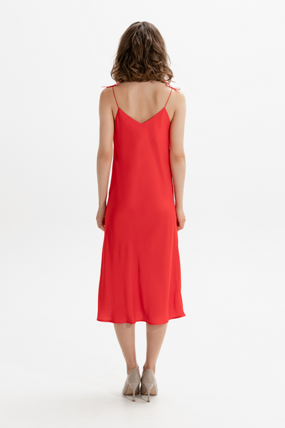 Červené hedvábné šaty s drápkou v oblasti dekoltu (Mint) 822