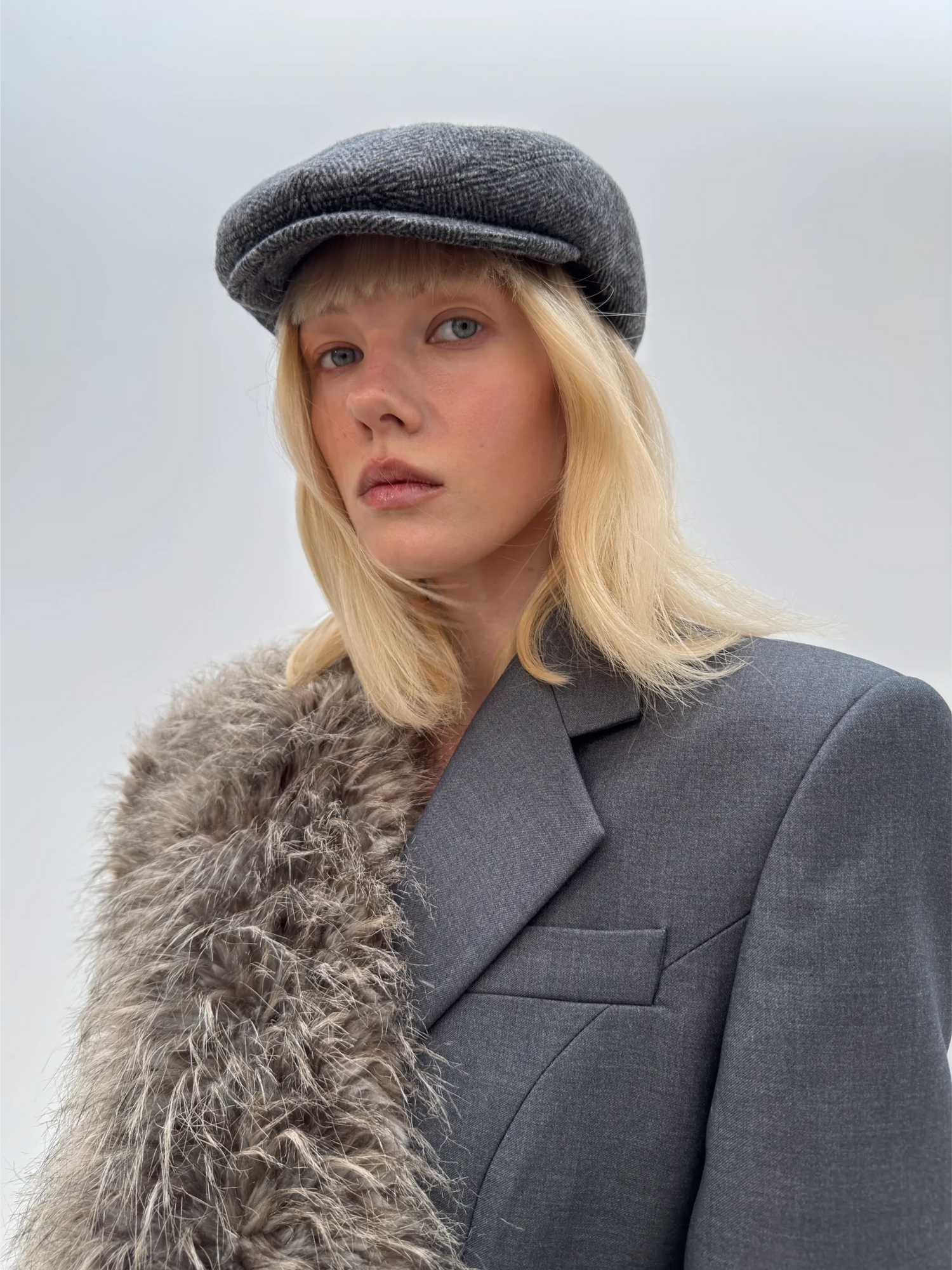 Šedá kepka se vzorem jehličí (Hoops)