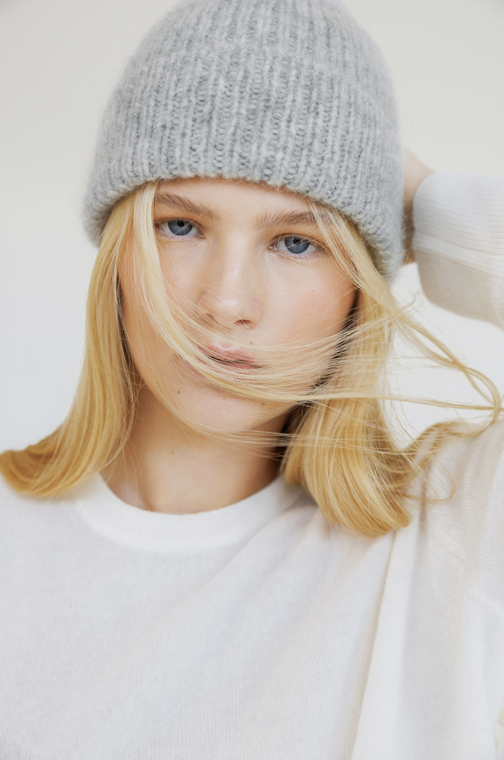 Hat, gray, knitted, (Lady Di)