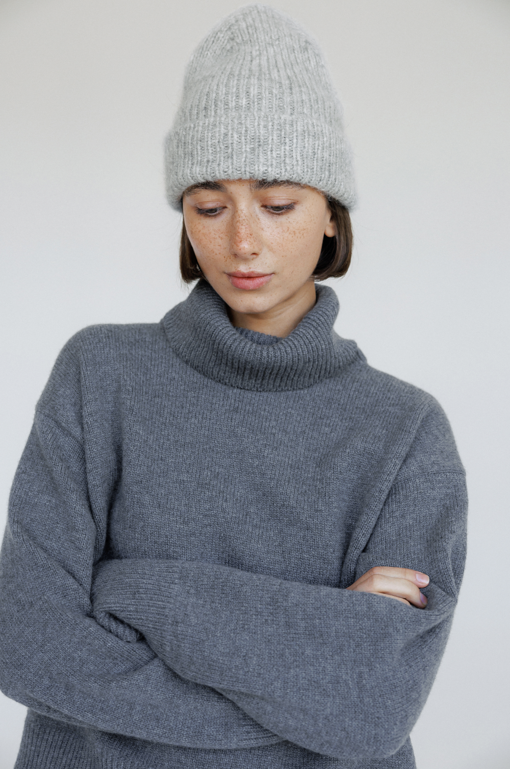 Hat, gray, knitted, (Lady Di)