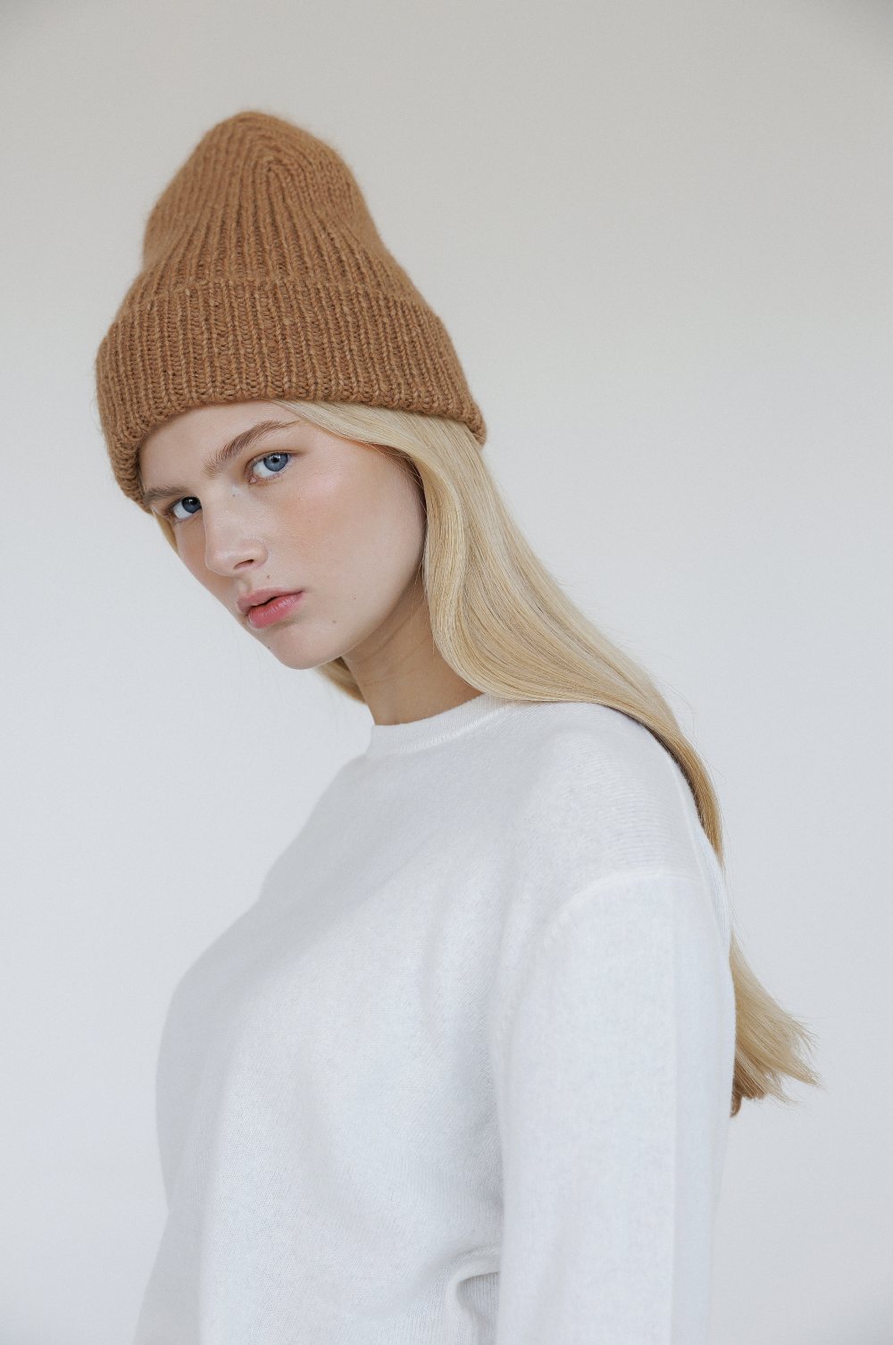 Hat, camel, knitted, (Lady Di)