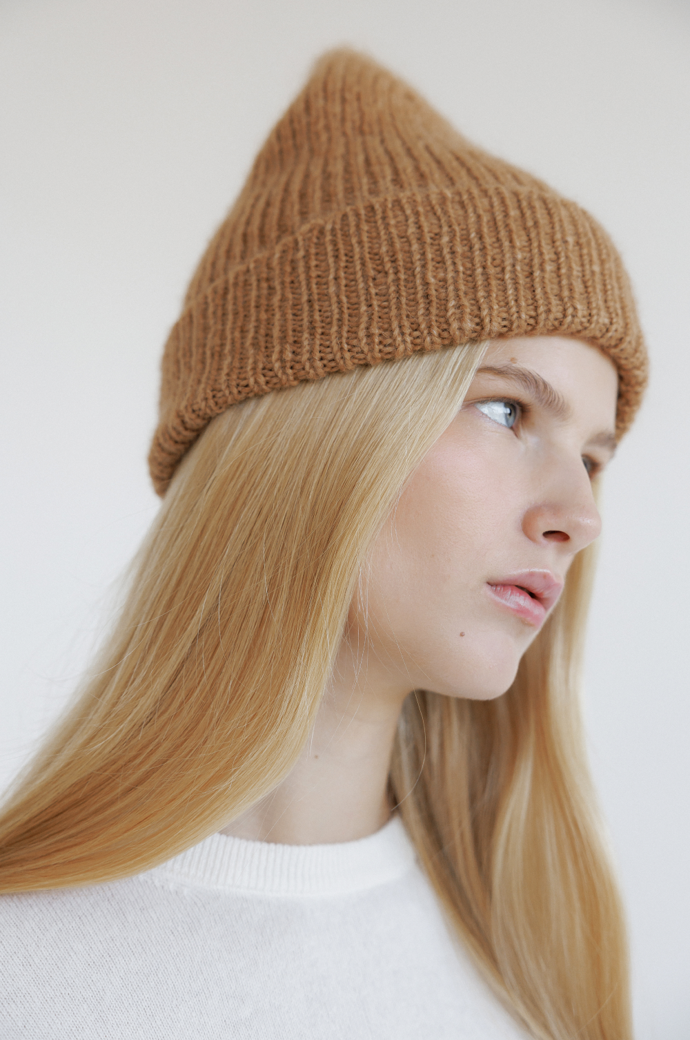 Hat, camel, knitted, (Lady Di)