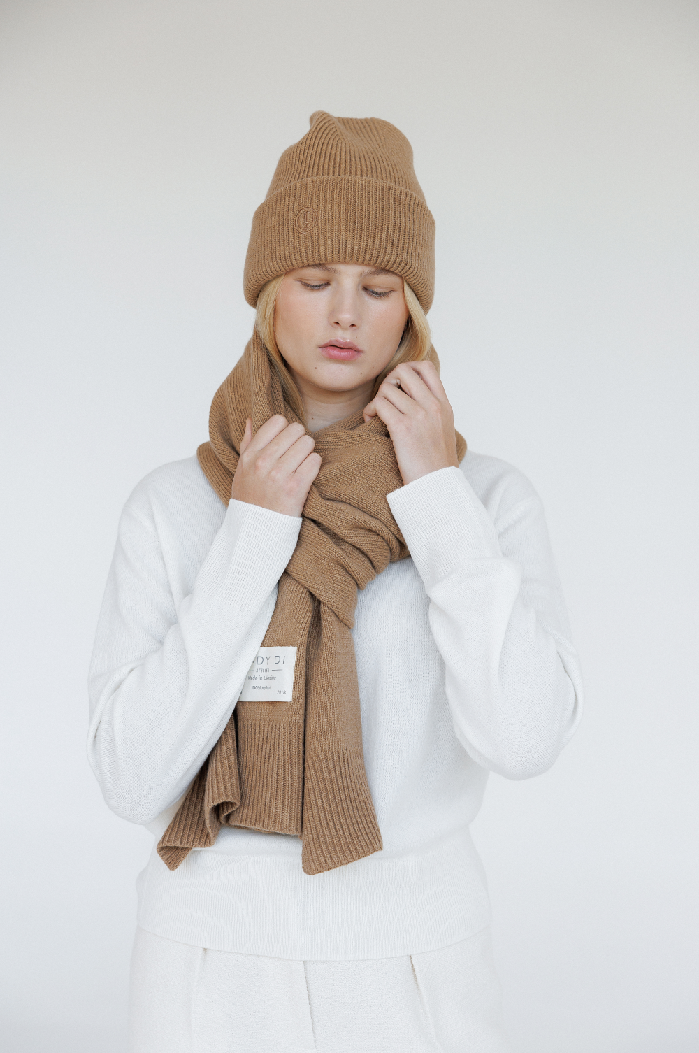 Sada camel (čepice a šála), (Lady Di)