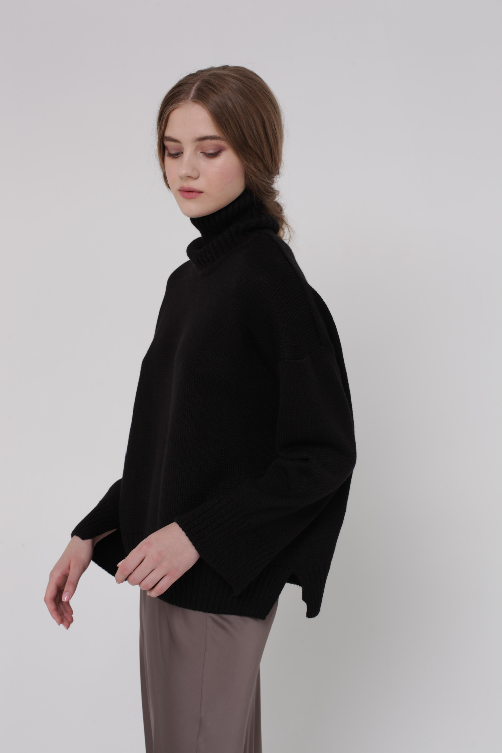 Wool sweater with neckline (Miss Secret) PU-015-black