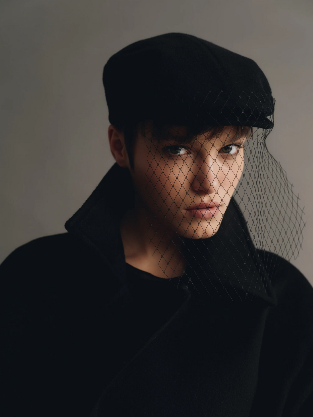 Černá vlněná čepice se závojem (Hoops)