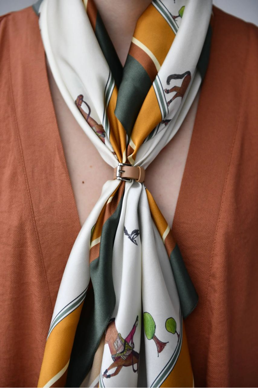 Attachment for scarf (LadyDi)