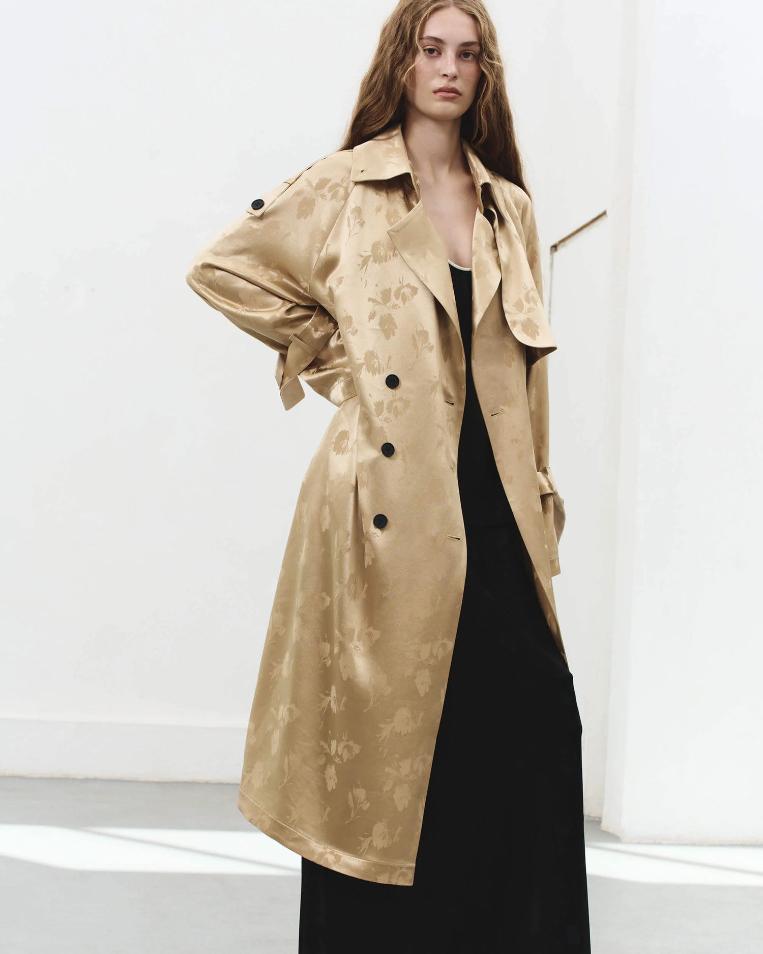 Béžový květovaný trenčkot (K.KVIT) , CSS260005