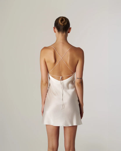 Minišaty Naya s krajkou bílé barvy (Ocean x Silk)