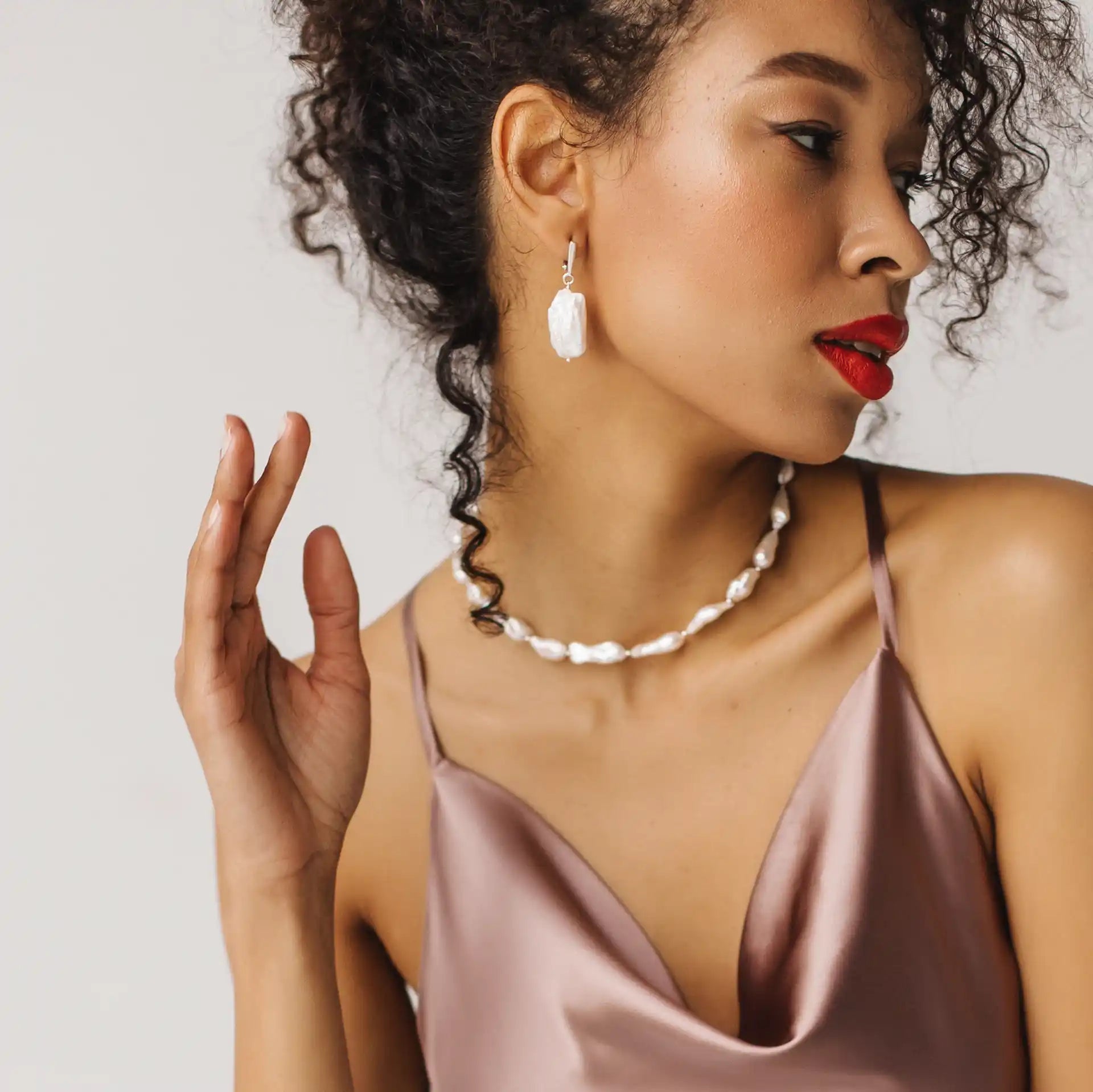 Choker z barokních perel Dolce (SilveAmo), K001