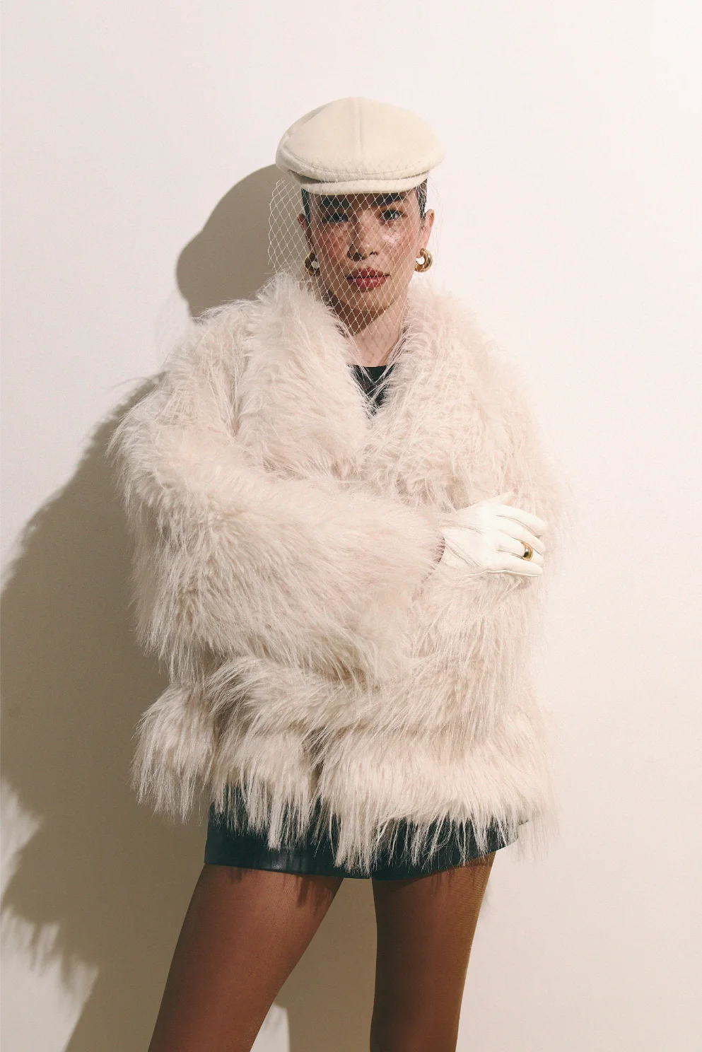 Čepice z mléčné vlny se závojem (Hoops)