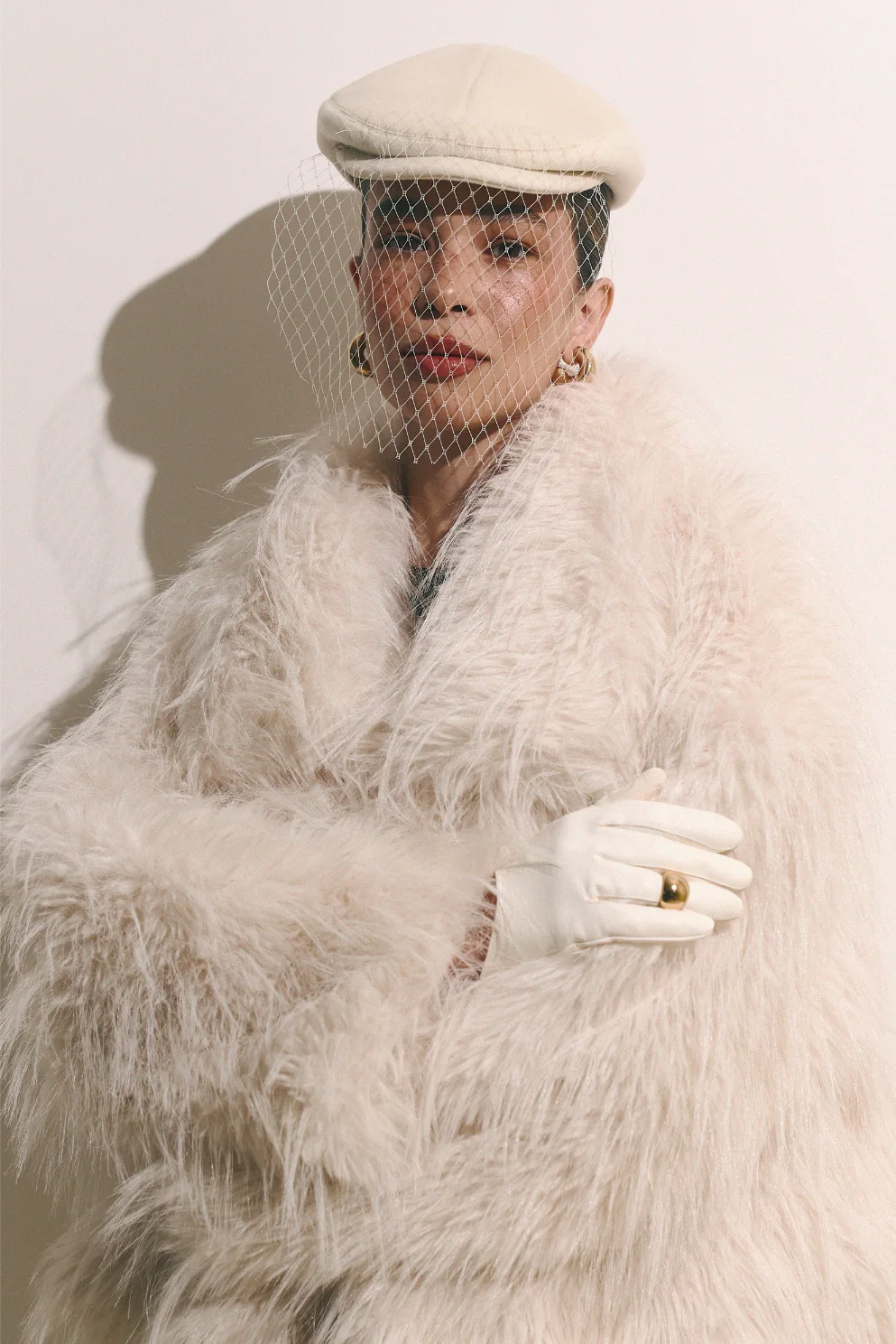 Čepice z mléčné vlny se závojem (Hoops)