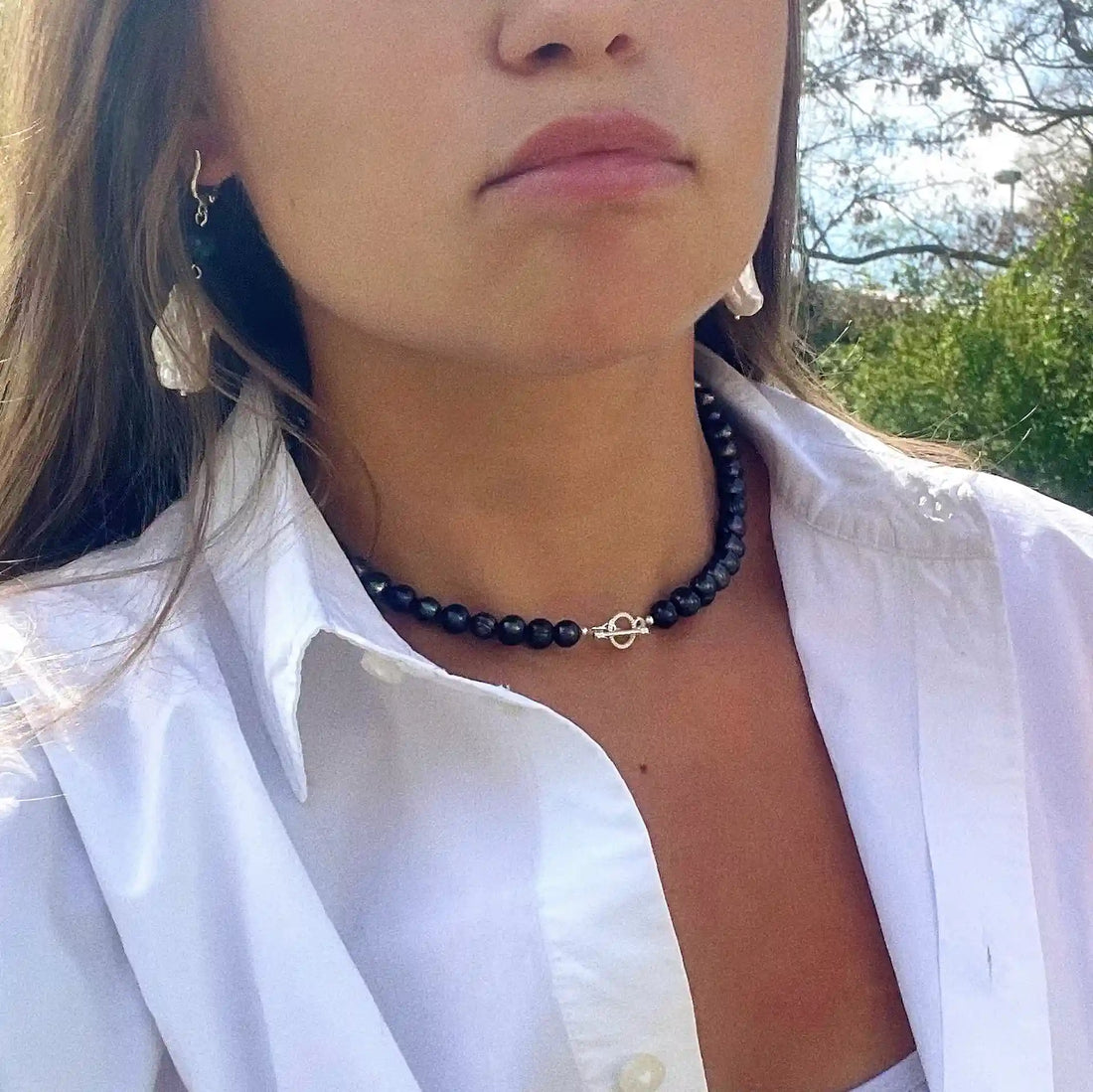 Choker z tmavých perel s originální sponou (SilveAmo) , K015