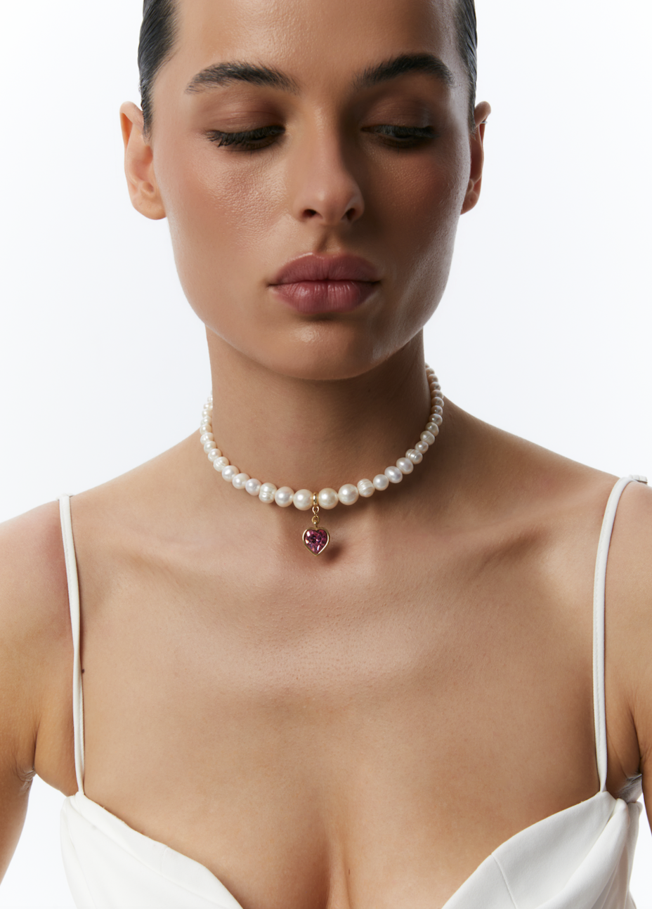 Choker z perel s růžovým srdcem, zlatá barva (Grains de Verre) , CHH7